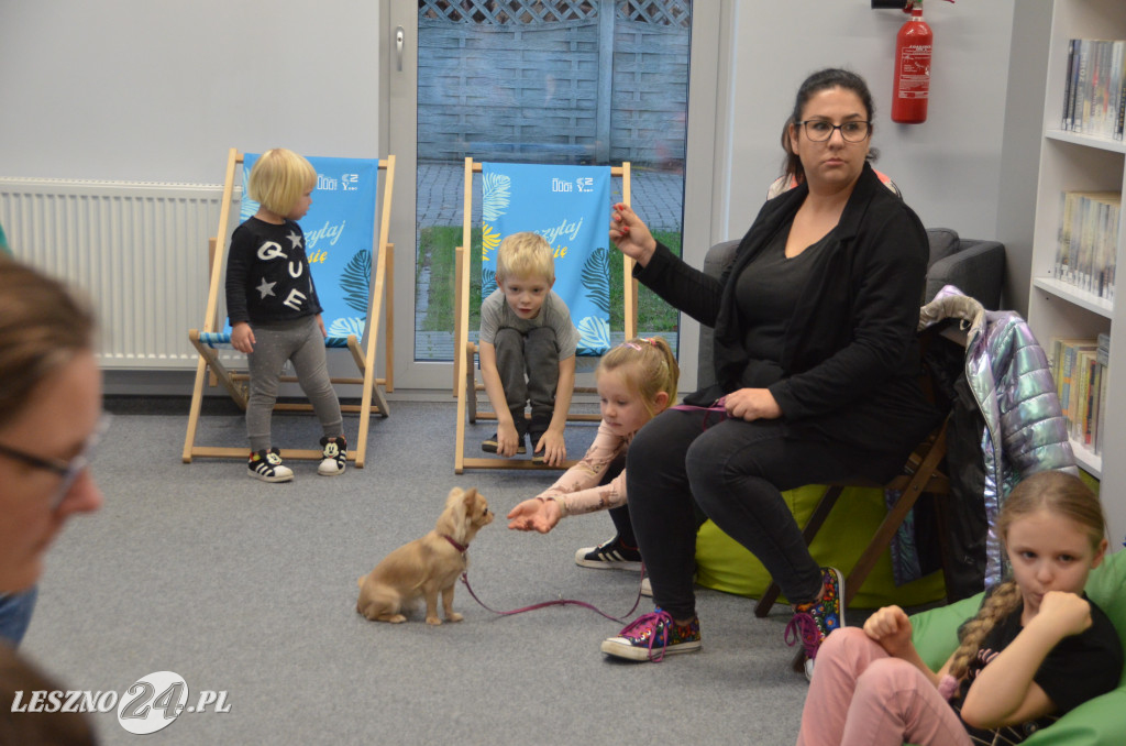 Dogoterapia w bibliotece