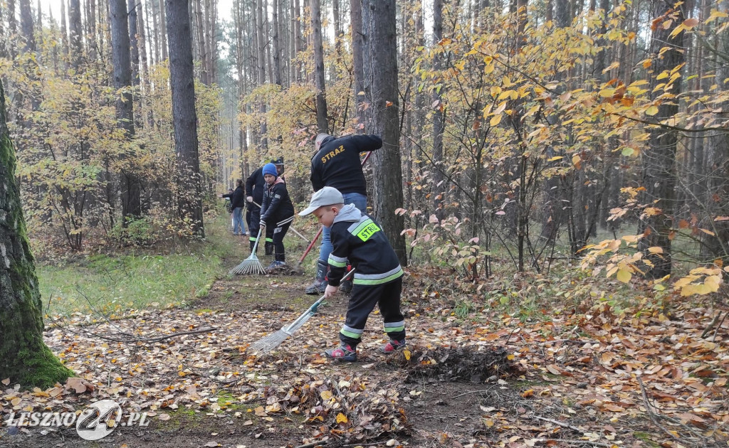 Strażacy uporządkowali pomnik