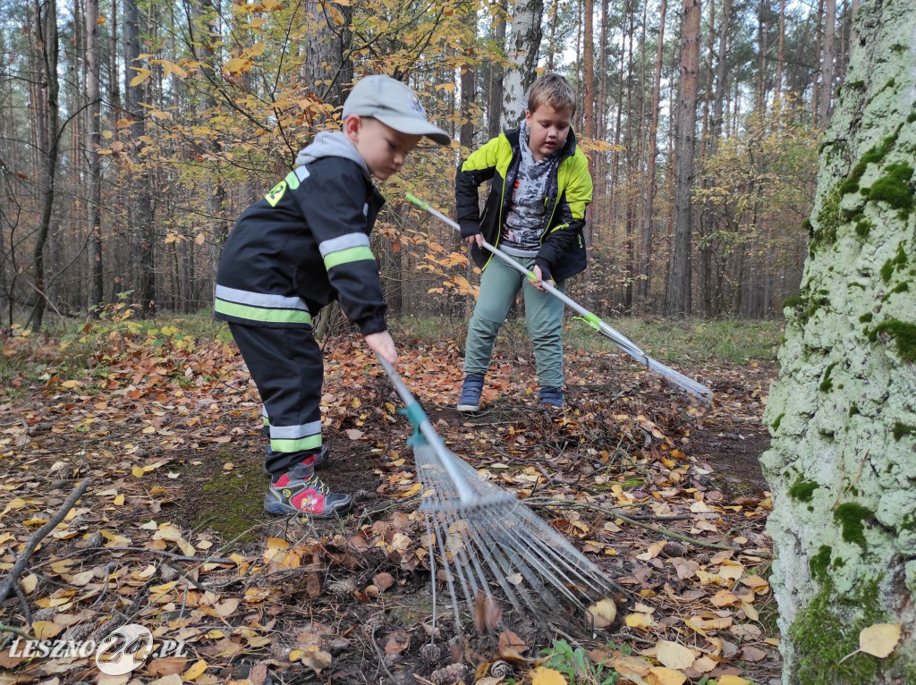Strażacy uporządkowali pomnik
