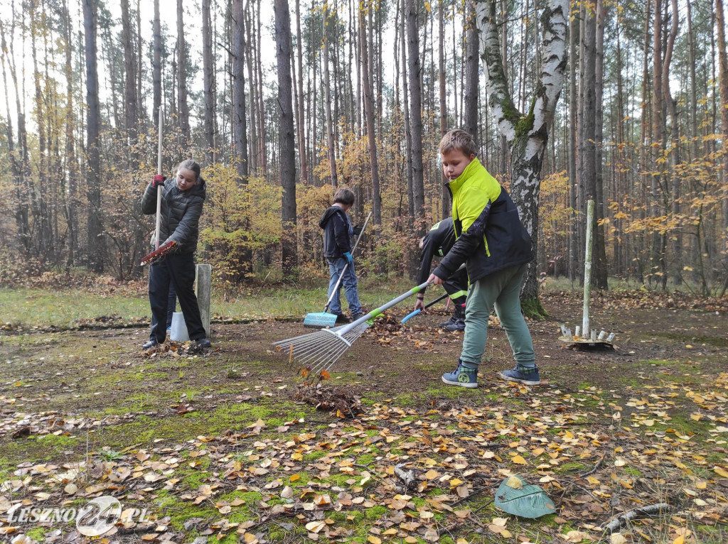Strażacy uporządkowali pomnik