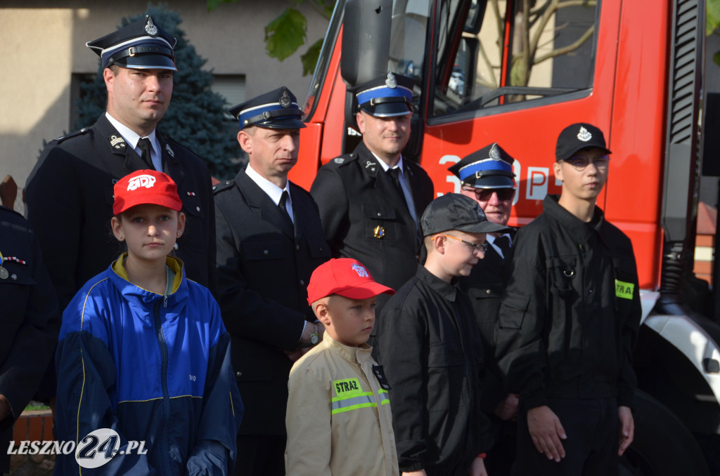 Młodzi strażacy odebrali promesy