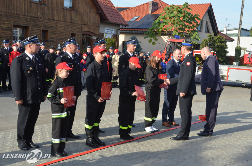 Młodzi strażacy odebrali promesy
