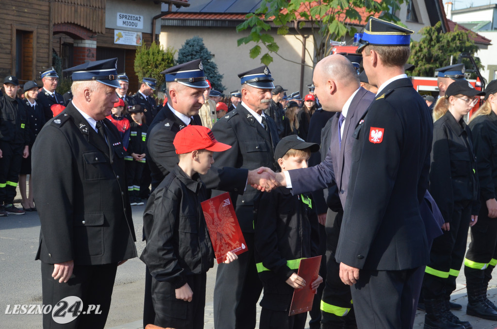 Młodzi strażacy odebrali promesy