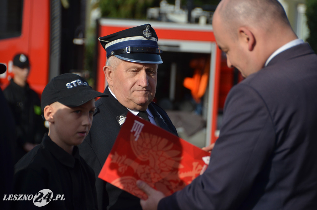 Młodzi strażacy odebrali promesy