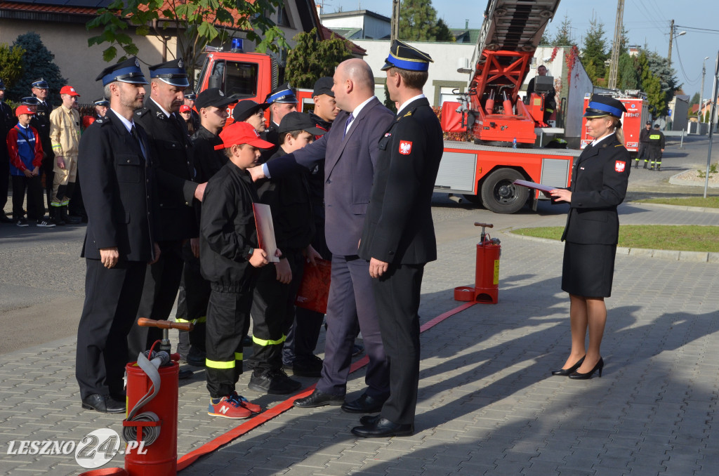 Młodzi strażacy odebrali promesy