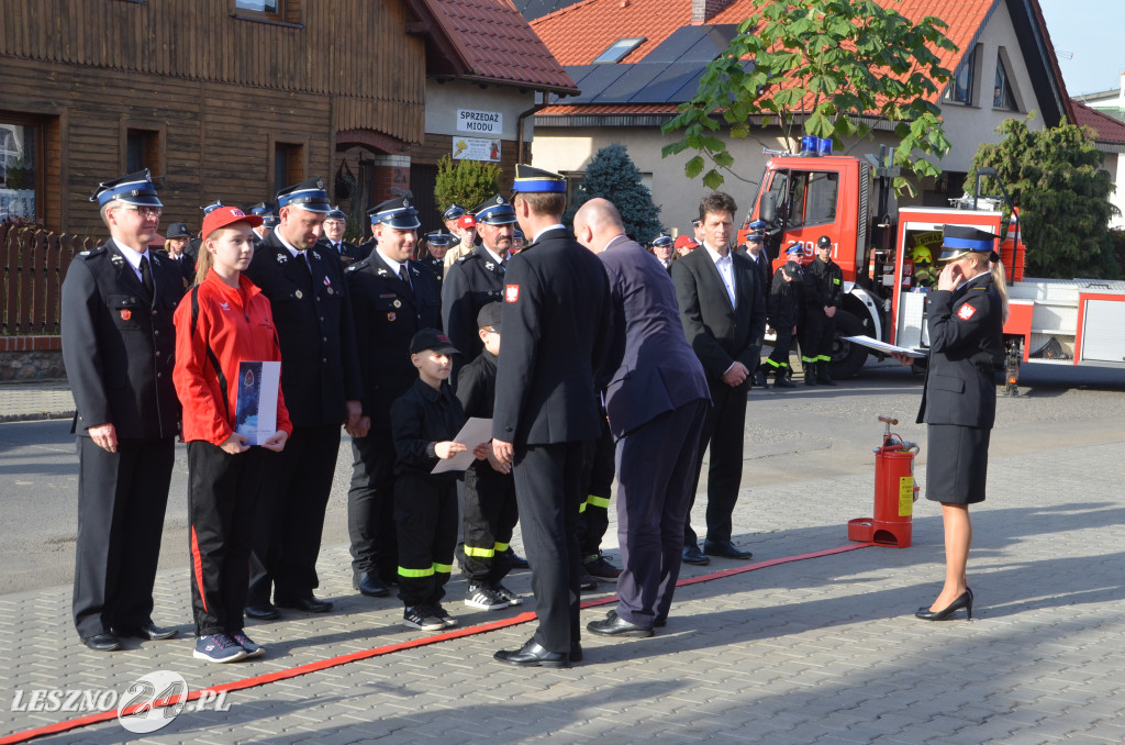 Młodzi strażacy odebrali promesy