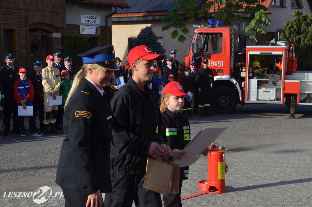 Młodzi strażacy odebrali promesy