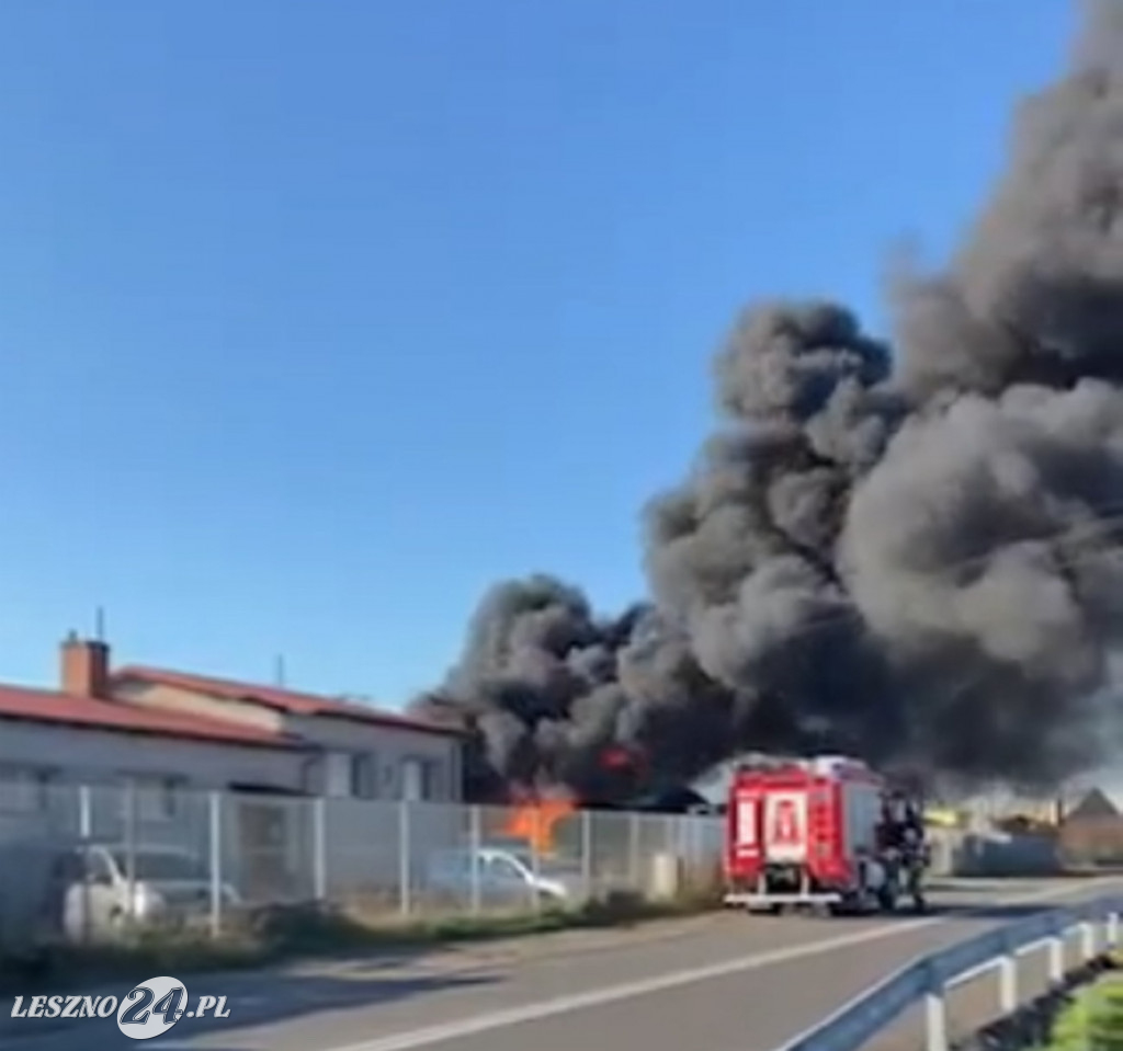 Pożar na złomowisku w Wilkowicach