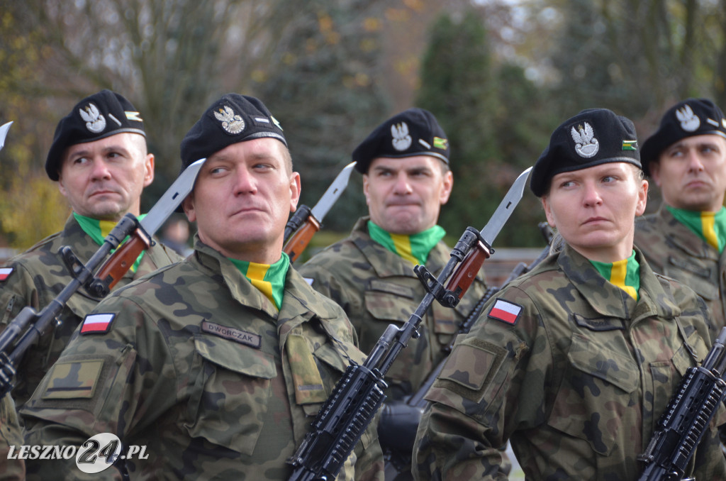 Uroczysta zbiórka pod pomnikiem