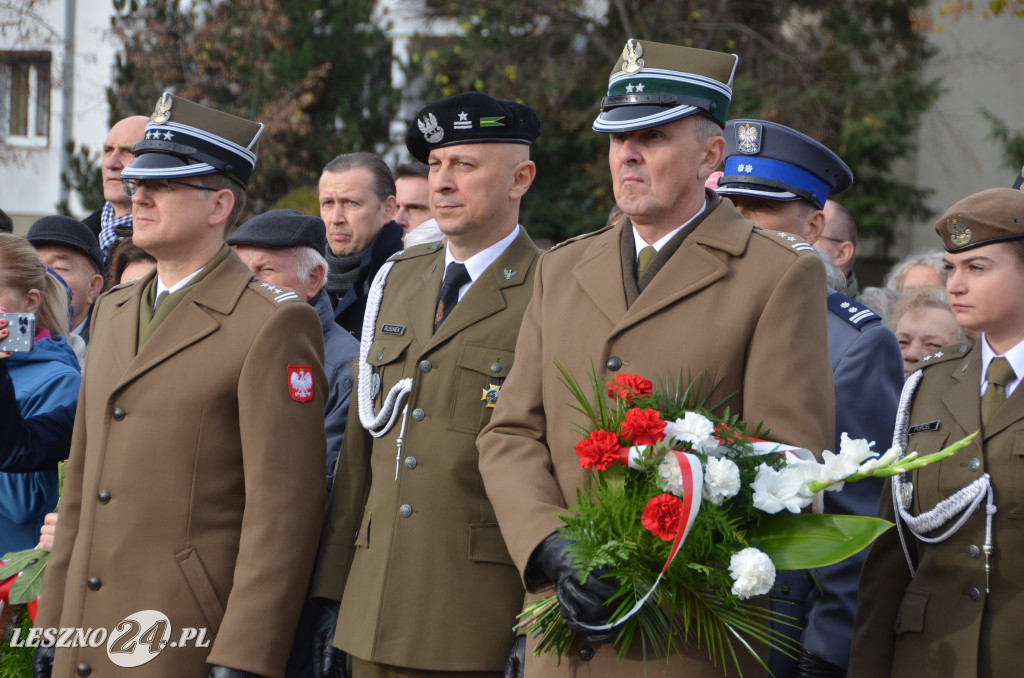 Uroczysta zbiórka pod pomnikiem
