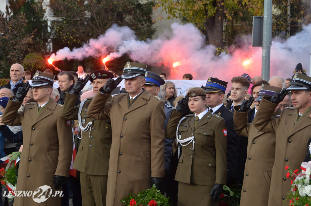 Uroczysta zbiórka pod pomnikiem