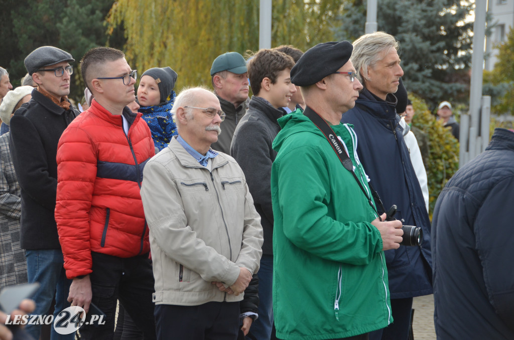 Uroczysta zbiórka pod pomnikiem