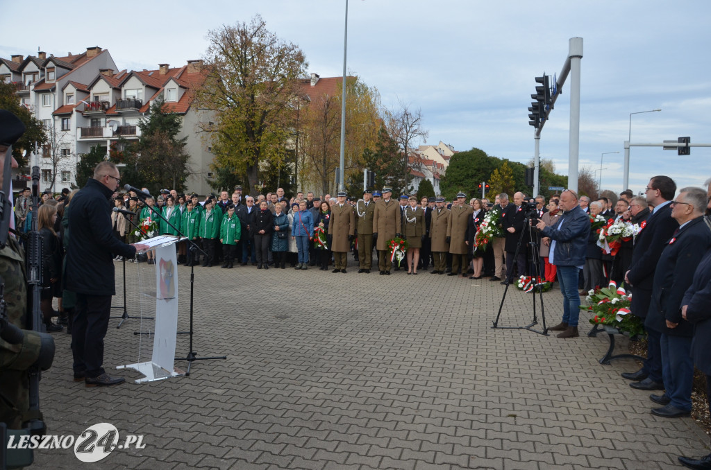 Uroczysta zbiórka pod pomnikiem