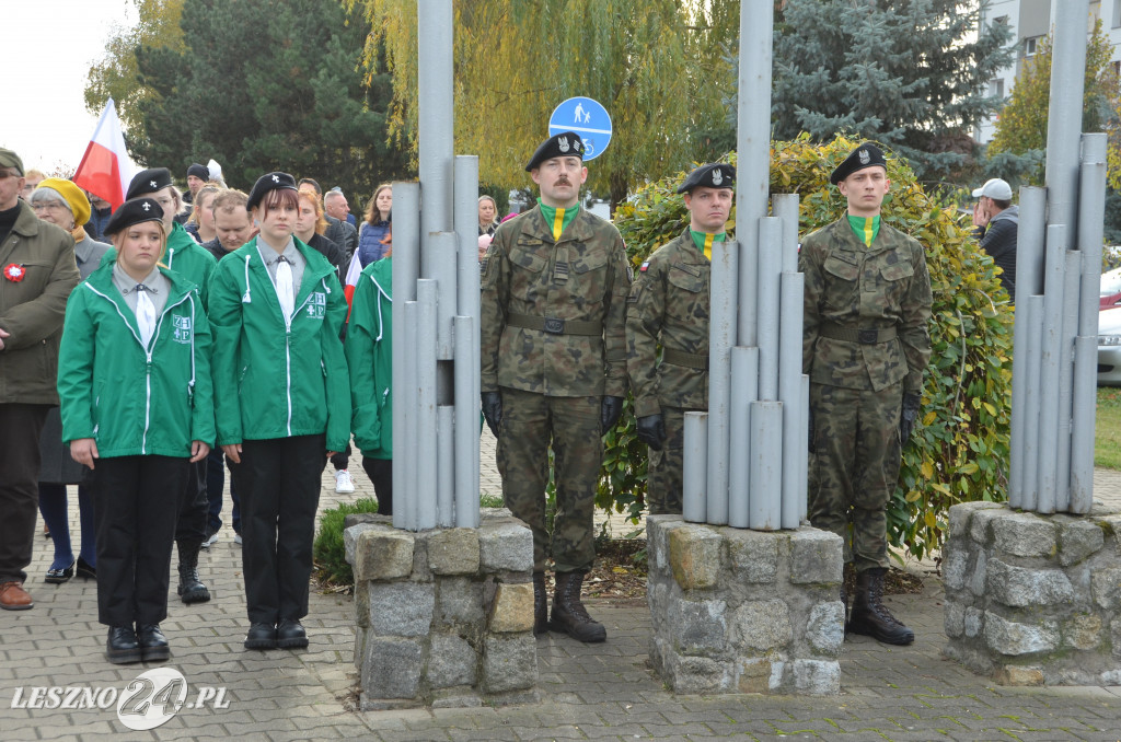 Uroczysta zbiórka pod pomnikiem