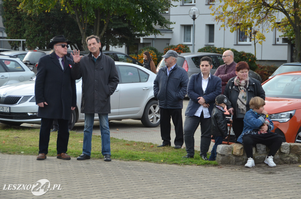 Uroczysta zbiórka pod pomnikiem