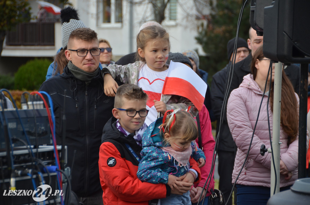 Uroczysta zbiórka pod pomnikiem
