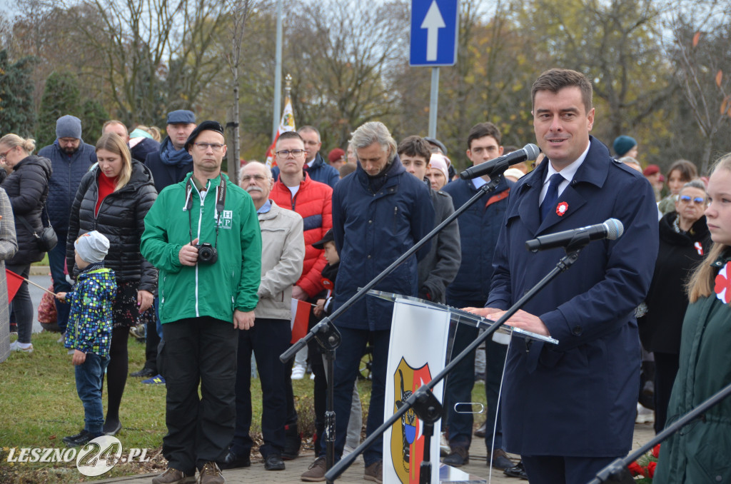 Uroczysta zbiórka pod pomnikiem