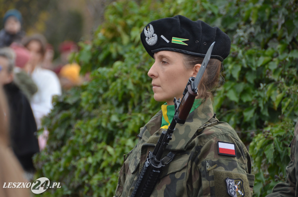 Uroczysta zbiórka pod pomnikiem