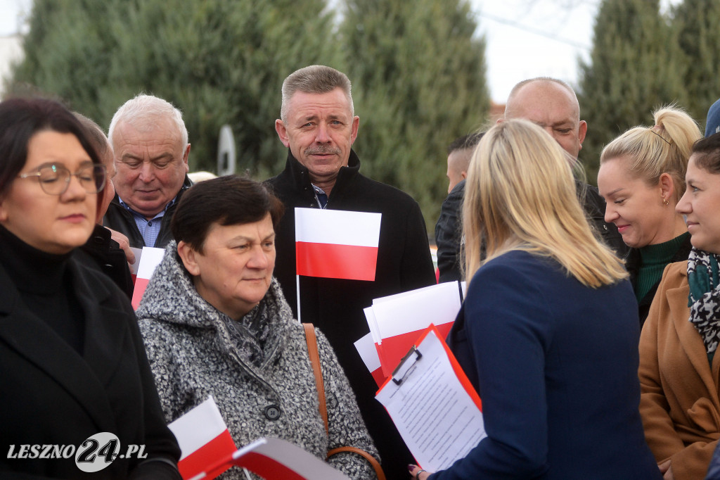 Uroczyste wciągnięcie flagi na maszt