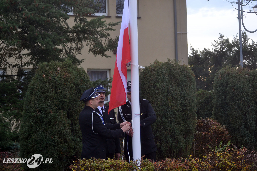 Uroczyste wciągnięcie flagi na maszt