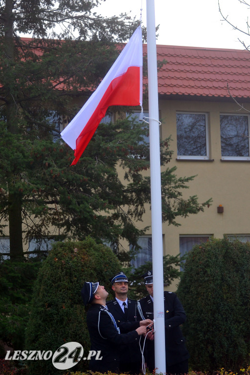 Uroczyste wciągnięcie flagi na maszt