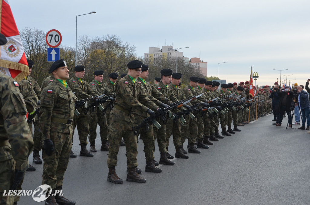 Uroczysta zbiórka pod pomnikiem