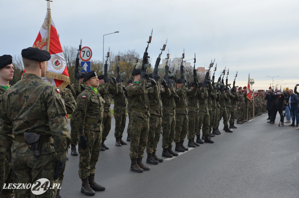 Uroczysta zbiórka pod pomnikiem
