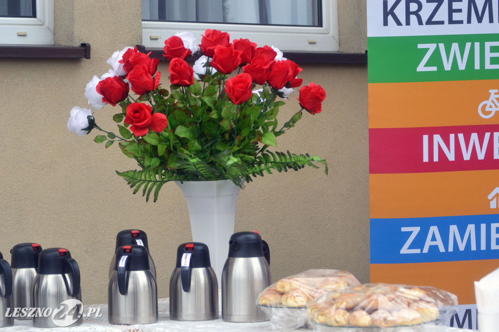 Uroczyste wciągnięcie flagi na maszt