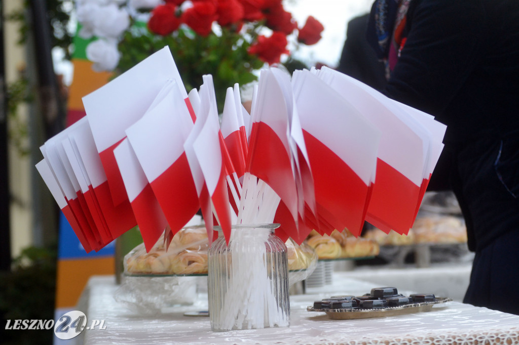 Uroczyste wciągnięcie flagi na maszt
