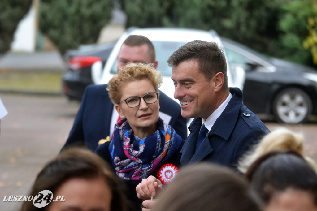 Uroczyste wciągnięcie flagi na maszt