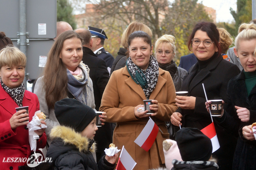 Uroczyste wciągnięcie flagi na maszt