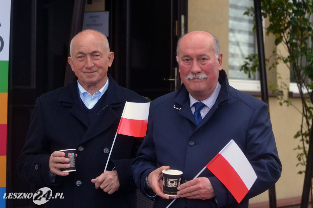 Uroczyste wciągnięcie flagi na maszt