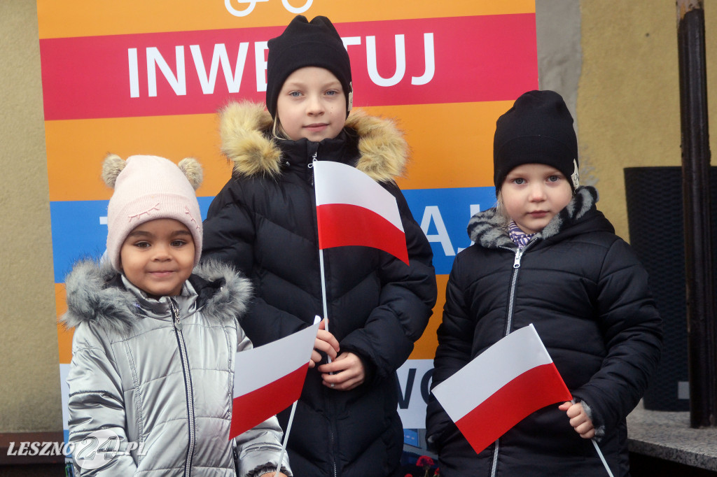 Uroczyste wciągnięcie flagi na maszt