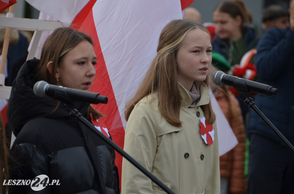 Uroczysta zbiórka pod pomnikiem