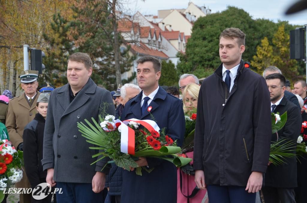 Uroczysta zbiórka pod pomnikiem