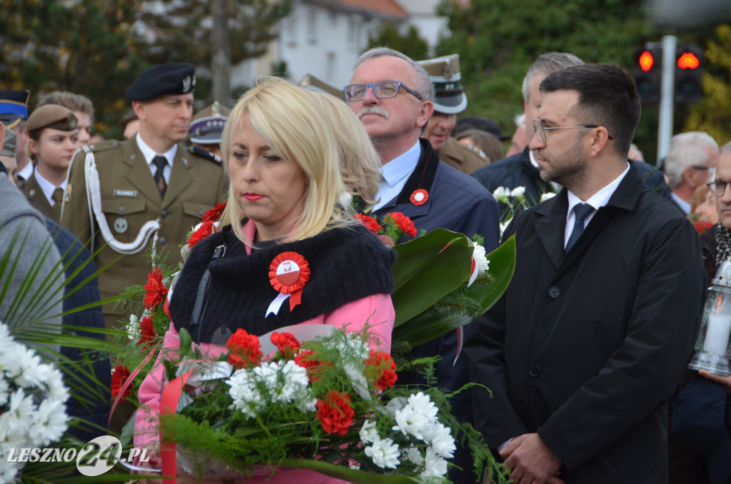 Uroczysta zbiórka pod pomnikiem