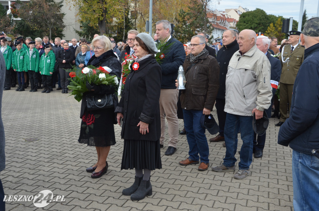 Uroczysta zbiórka pod pomnikiem