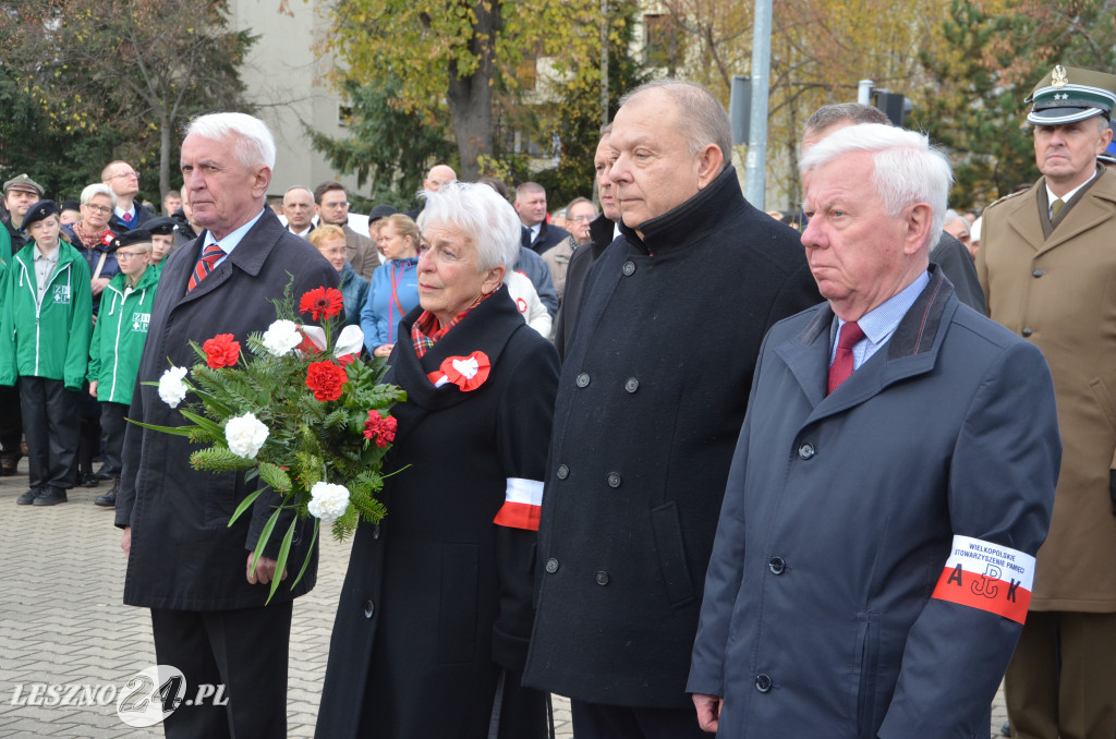 Uroczysta zbiórka pod pomnikiem