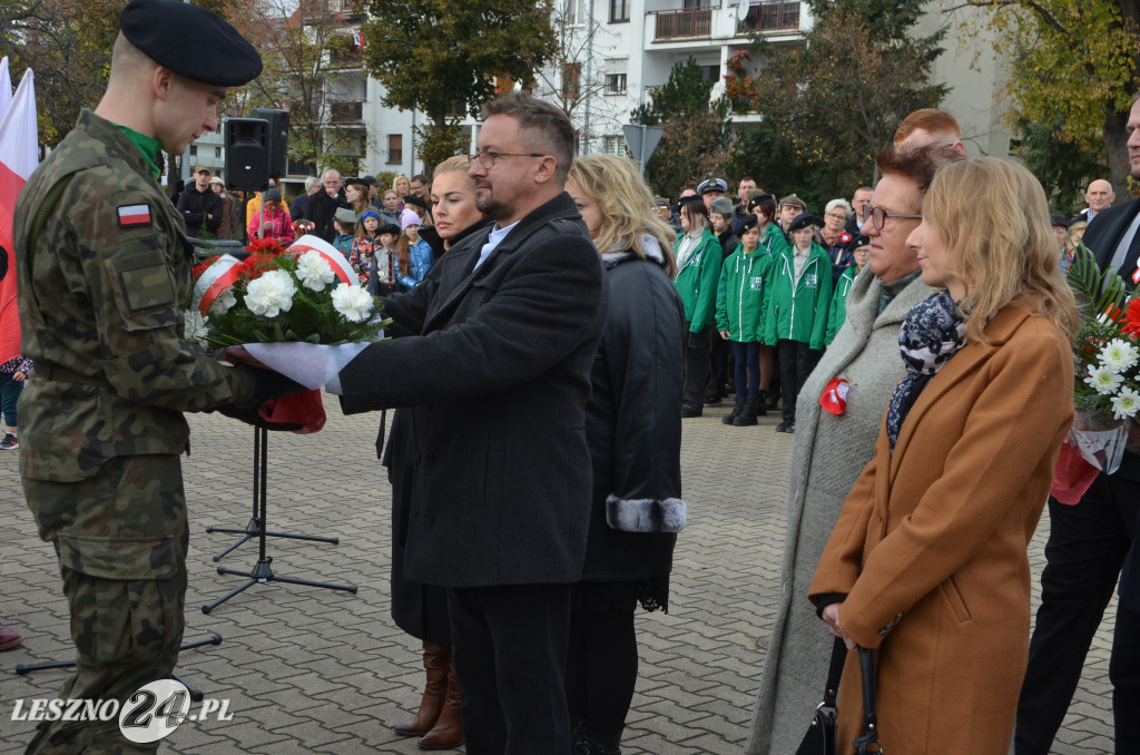 Uroczysta zbiórka pod pomnikiem