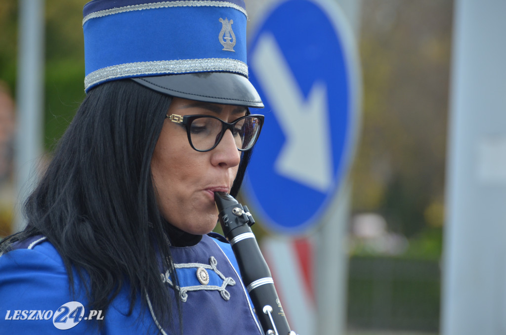 Uroczysta zbiórka pod pomnikiem