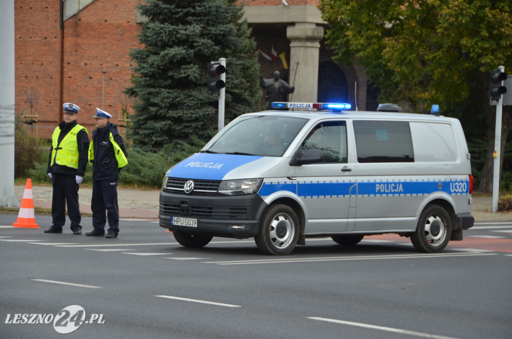 Uroczysta zbiórka pod pomnikiem