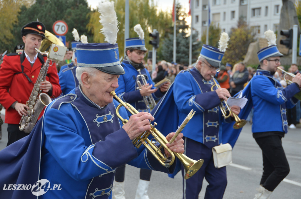 Uroczysta zbiórka pod pomnikiem