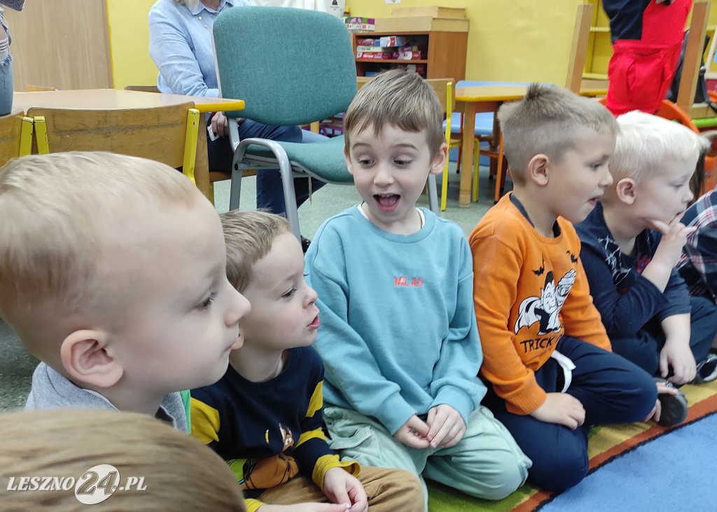 Ratownicy medyczni edukują