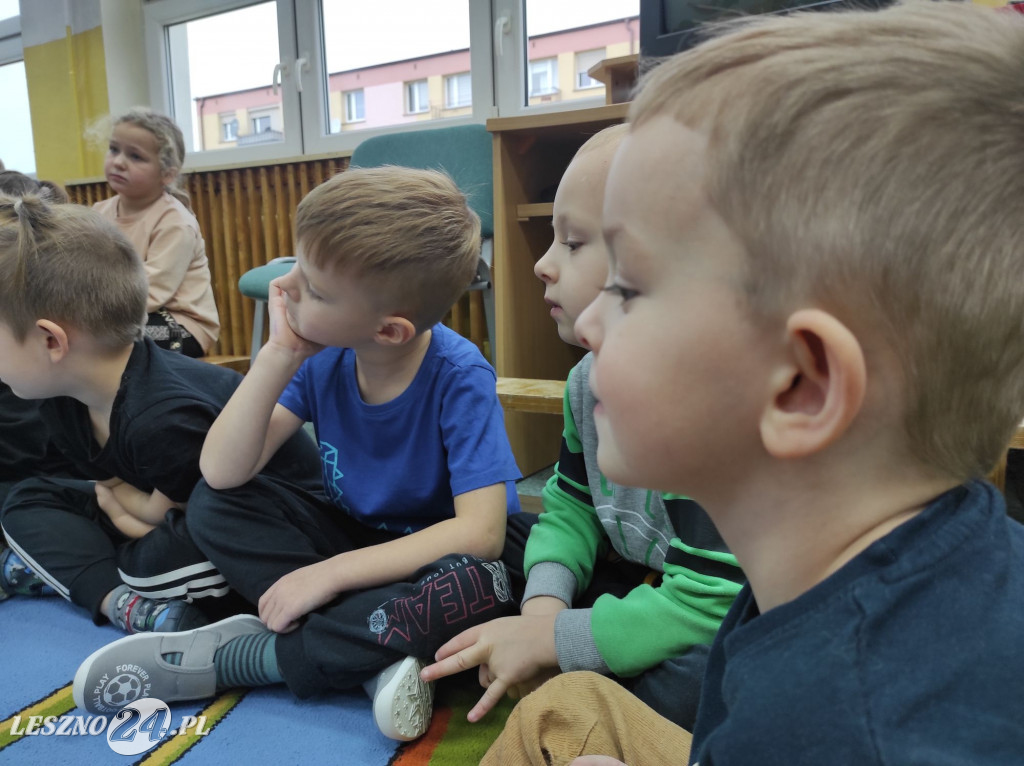 Ratownicy medyczni edukują