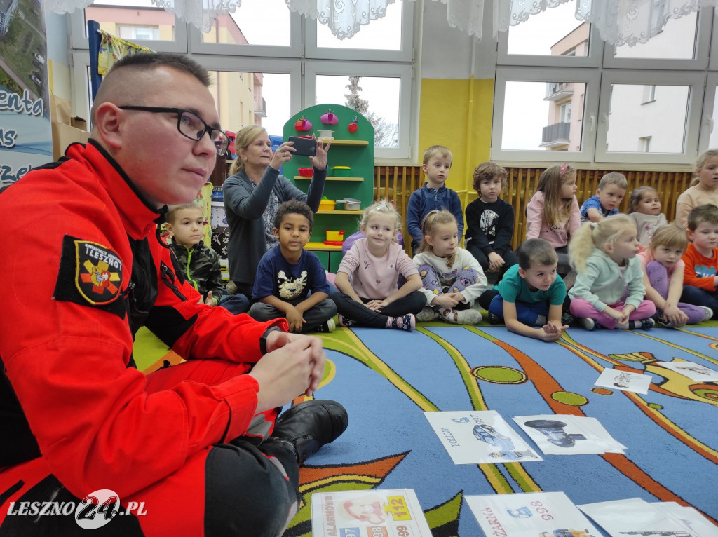 Ratownicy medyczni edukują