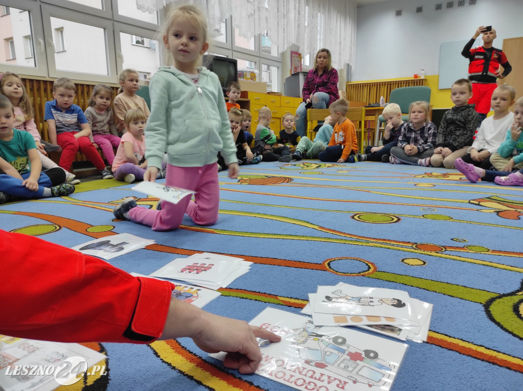 Ratownicy medyczni edukują