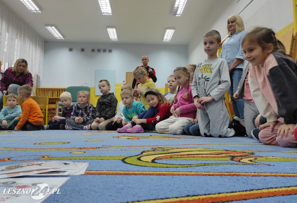 Ratownicy medyczni edukują