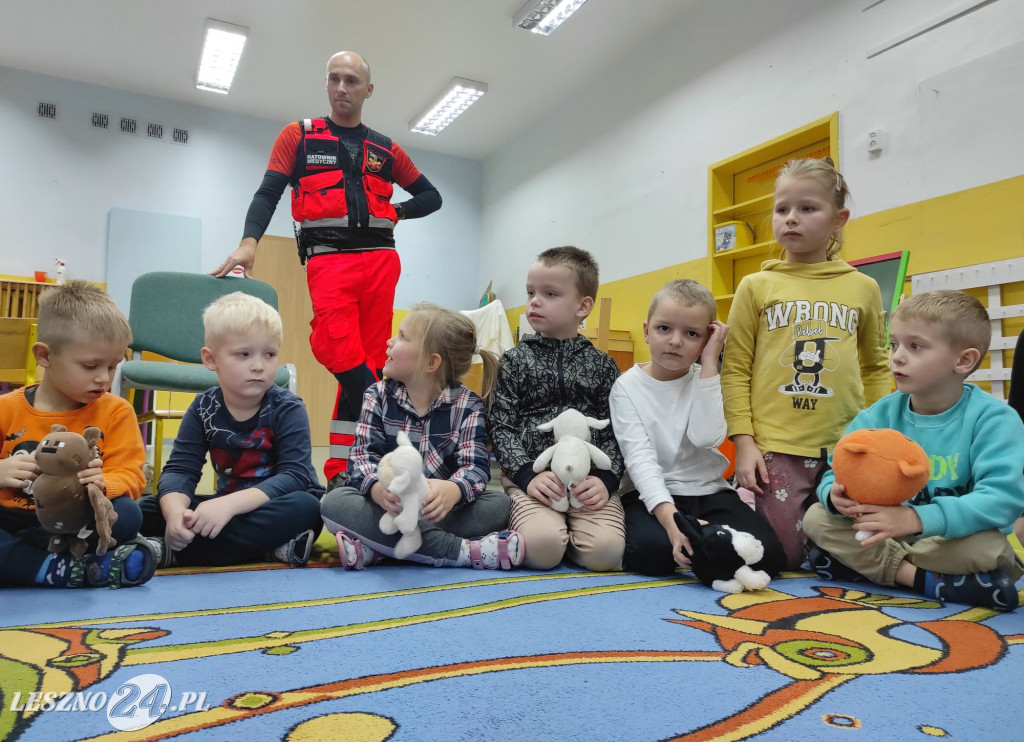 Ratownicy medyczni edukują