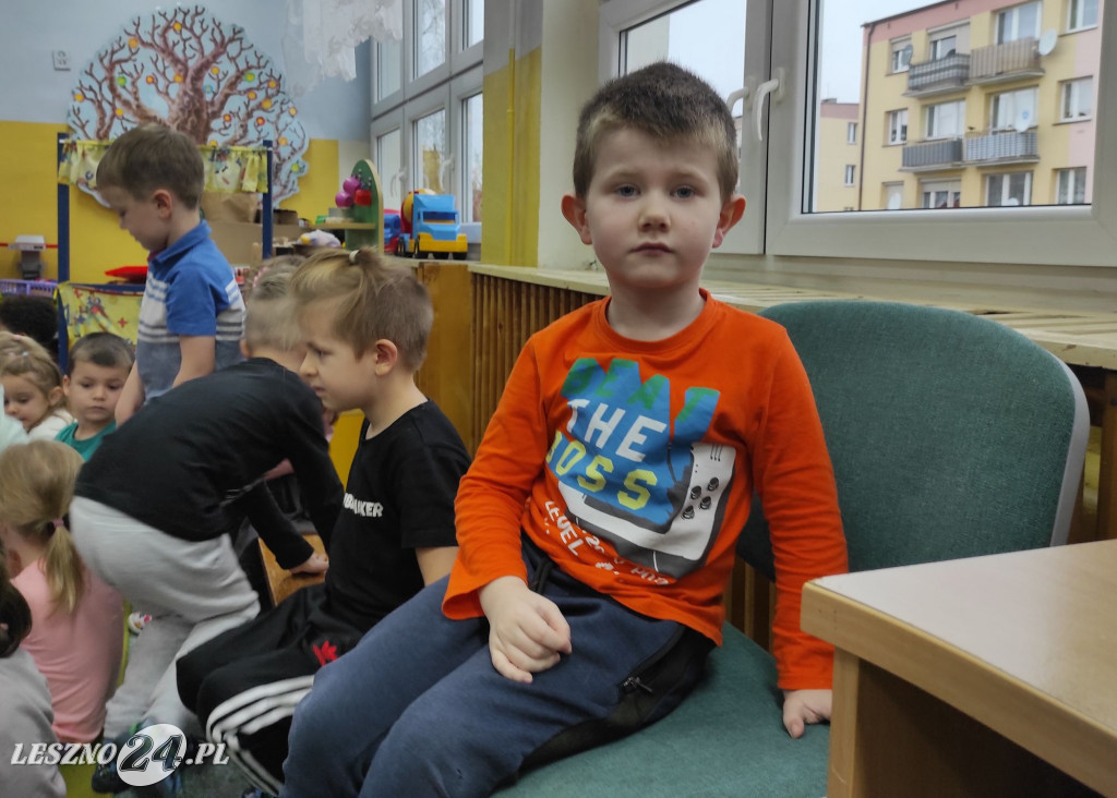 Ratownicy medyczni edukują