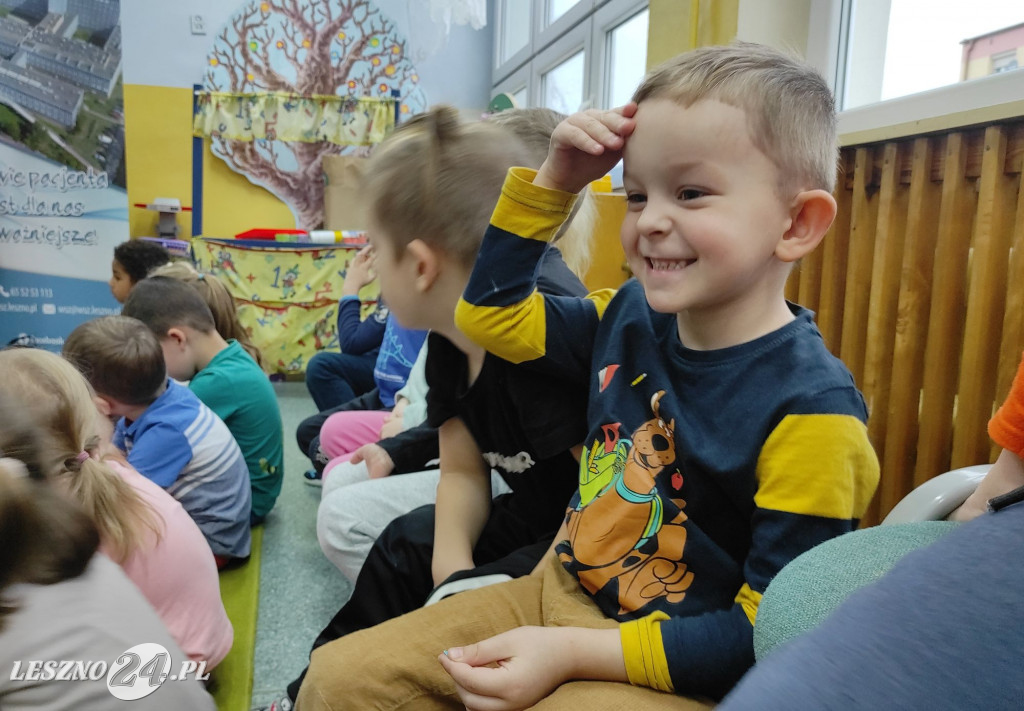 Ratownicy medyczni edukują